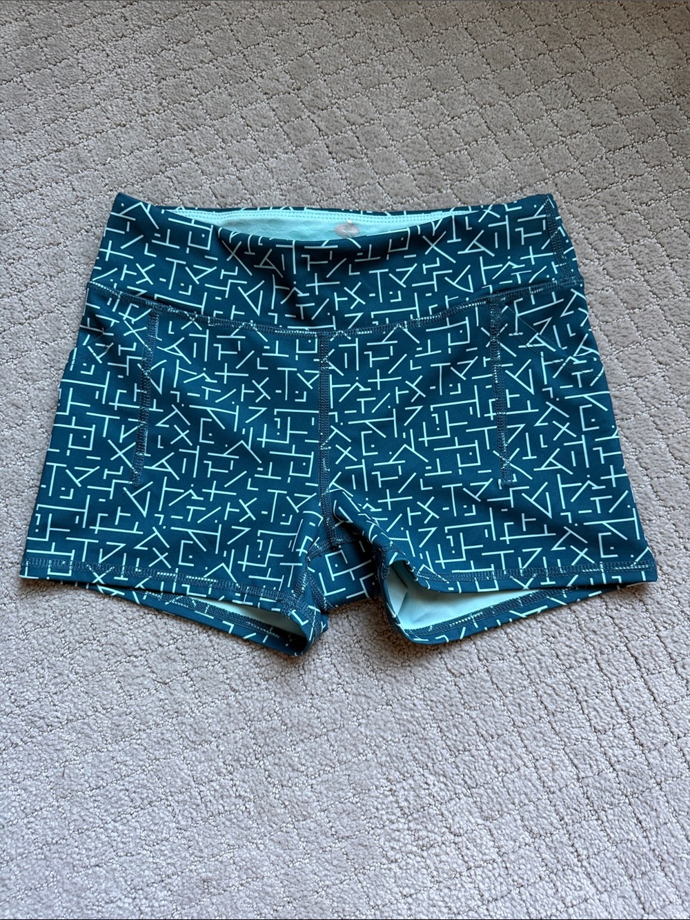 Rabbit Women’s Teal Geo-Print Leggy 2.5” Performance Shorts